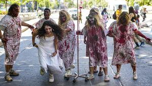 Seram.. Banyak Zombie Berkeliaran di Kawasan Santiago Chile