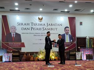 Sertijab Menteri UMKM, Teten: Saya Yakin Pak Maman Bisa Lebih Ngebut Sertijab Menteri UMKM, Teten: Saya Yakin Pak Maman Bisa Lebih Ngebut