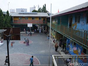 Unik! Bangunan Sekolah Gratis di Depok Ini Terbuat dari Kontainer Bekas