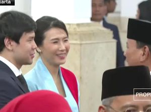 Gaya Veronica Tan Dilantik Jadi Wamen, Berkebaya Biru Didampingi Nicholas Sean Gaya Veronica Tan Dilantik Jadi Wamen, Berkebaya Biru Didampingi Nicholas Sean