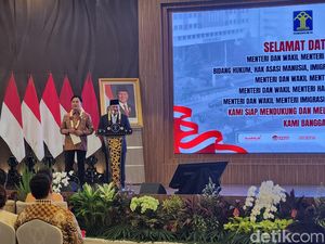 Otto Hasibuan Cerita Sempat Dilarang Istri Gabung Kabinet Otto Hasibuan Cerita Sempat Dilarang Istri Gabung Kabinet