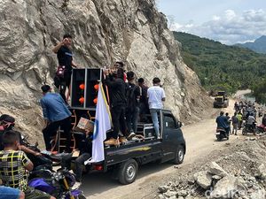Warga Geruduk Kantor Camat Bone Pantai Gorontalo Desak Tambang Ilegal Ditutup