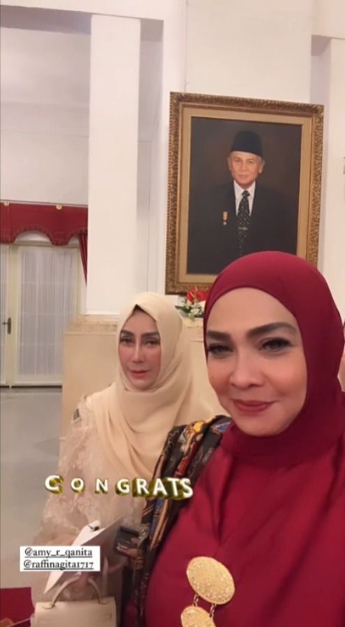 Amy Qanita dan Rieta Amilia haidr di pelantikan Raffi Ahmad