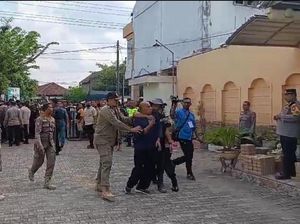 Sopir Kadinsos Madiun Nyaris Dikeroyok Saat Berlangsung Debat Pilbup Sopir Kadinsos Madiun Nyaris Dikeroyok Saat Berlangsung Debat Pilbup