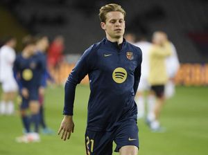 Frenkie de Jong Dihukum Hansi Flick?