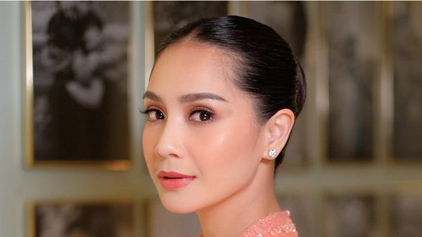 Gaya Anggun Nagita Dampingi Raffi Ahmad Dilantik Jadi Utusan Khusus Presiden