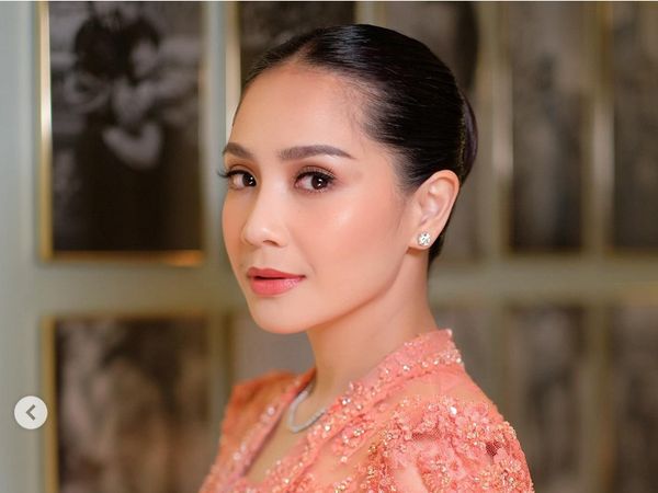 Gaya Anggun Nagita Dampingi Raffi Ahmad Dilantik Jadi Utusan Khusus Presiden