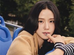 Banjir Tawaran Iklan, Jisoo BLACKPINK Jadi Global Ambassador Tommy Hilfiger