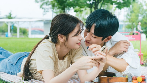Jung Hae In dan Jung So Min di Love Next Door (2024)/Foto: tvN