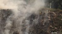 Penampakan Tebing Sampah Terbakar di Ciumbuleuit Bandung