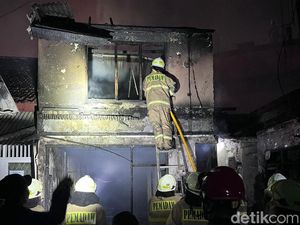 Kebakaran Rumah di Cilandak Jaksel Akibat Korsleting, Api Sudah Padam Kebakaran Rumah di Cilandak Jaksel Akibat Korsleting, Api Sudah Padam