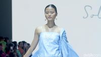 10 Koleksi Busana Soloputri di Jakarta Fashion Week 2025, Batik Warna Cerah