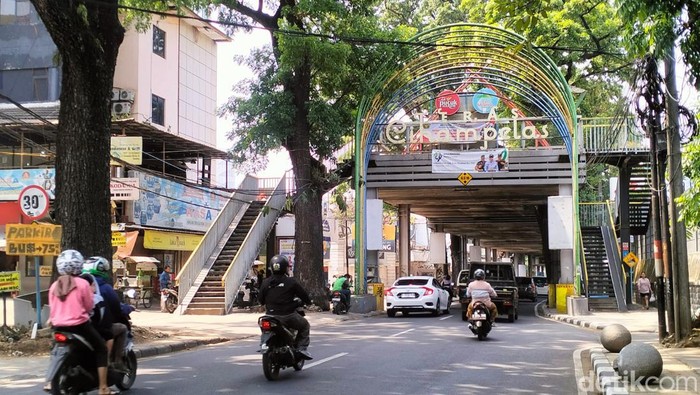 Kondisi terkini Teras Cihampelas di Kota Bandung. Kondisi terkini Teras Cihampelas di Kota Bandung.