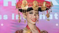 Potret Sophie Kirana Wakili RI di Miss International, Pakai Kostum Ratu Karo