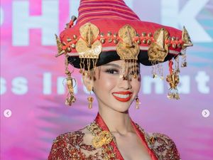 Potret Sophie Kirana Wakili RI di Miss International, Pakai Kostum Ratu Karo Potret Sophie Kirana Wakili RI di Miss International, Pakai Kostum Ratu Karo
