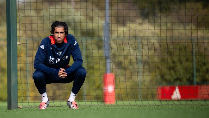 MANCHESTER, ENGLAND - OCTOBER 17: (EXCLUSIVE COVERAGE) Leny Yoro of Manchester United trains as he continues his rehabilitation at Carrington Training Ground on October 17, 2024 in Manchester, England. (Photo by Ash Donelon/Manchester United via Getty Images)