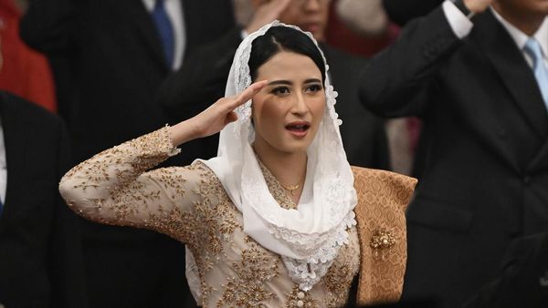 Gaya Pelantikan Dyah Roro Esti, Wanita Termuda yang Jadi Wamendag Gaya Pelantikan Dyah Roro Esti, Wanita Termuda yang Jadi Wamendag