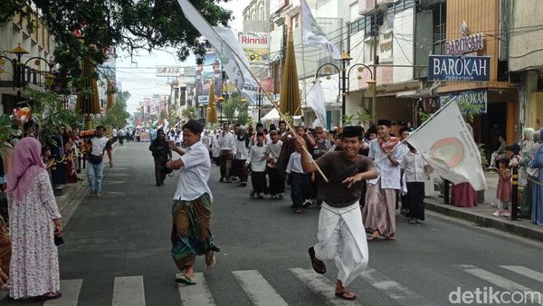 Potret Lautan Santri Kota Tasikmalaya Meriahkan HSN 2024