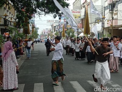 Potret Lautan Santri Kota Tasikmalaya Meriahkan HSN 2024