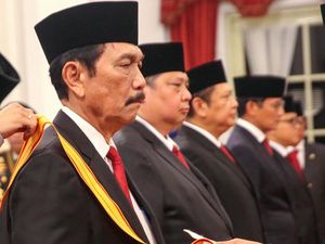 Airlangga Langsung Tektokan Sama Luhut yang Jadi Ketua Dewan Ekonomi Nasional Airlangga Langsung Tektokan Sama Luhut yang Jadi Ketua Dewan Ekonomi Nasional