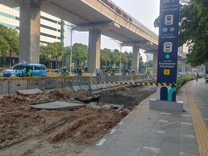 Penampakan Terkini Progres Penataan Trotoar di Rasuna Said Kuningan
