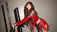 7 Foto Gaya Rina Nose Dandan Seksi Jadi Lisa Blackpink, Semirip Apa?
