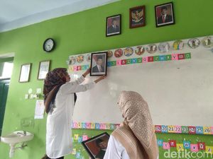 Momen Sekolah Pajang Foto-Kenalkan Prabowo dan Gibran ke Murid SD Momen Sekolah Pajang Foto-Kenalkan Prabowo dan Gibran ke Murid SD