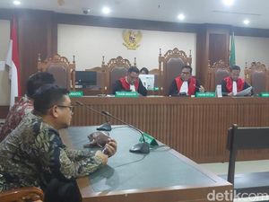 Pihak Jokowi Tak Hadir, Sidang Gugatan Rp 5.246 T HRS dkk Ditunda