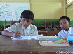 Kisah Pilu Siswa Kelas 2 SD di Sidoarjo Jadi Tulang Punggung Keluarga