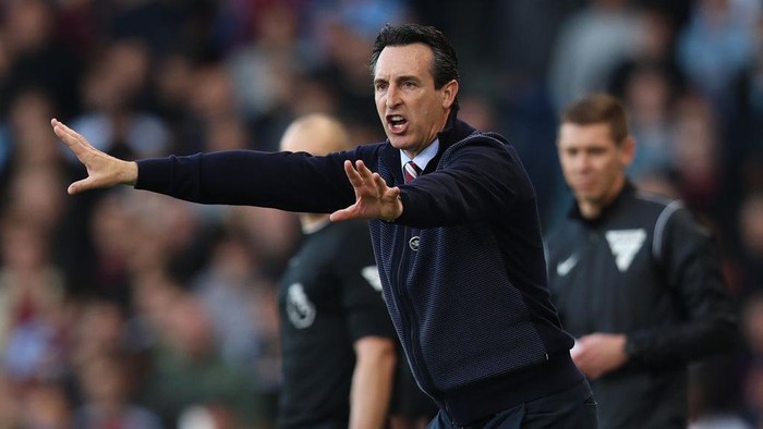 LONDON, ENGLAND - OCTOBER 19: Unai Emery Manager of Aston Villa during the Premier League match between Fulham FC and Aston Villa FC at Craven Cottage on October 19, 2024 in London, England. (Photo by Crystal Pix/MB Media/Getty Images)