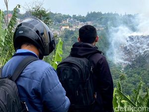 Kesaksian Warga soal Kebakaran di Tebing Sampah Ciumbuleuit Bandung