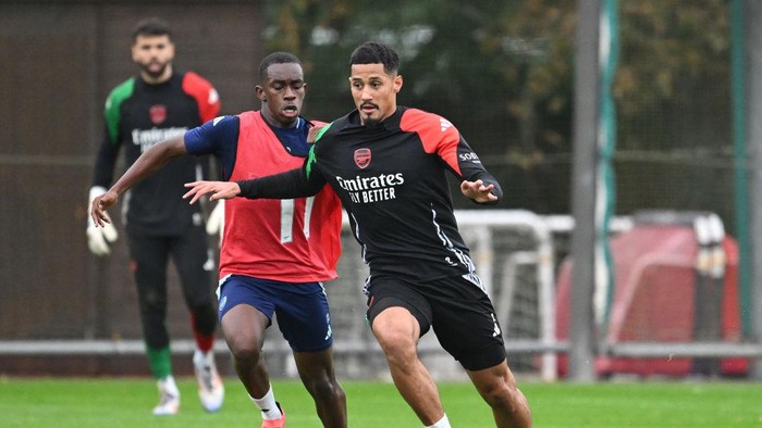 LONDON COLNEY, ENGLAND - OCTOBER 21: William Saliba and Reece Clairmont of Arsenal during the UEFA Champions League 2024/25 League Phase MD3 training and press conference at Sobha Realty Training Centre on October 21, 2024 in London Colney, England. (Photo by David Price/Arsenal FC via Getty Images)