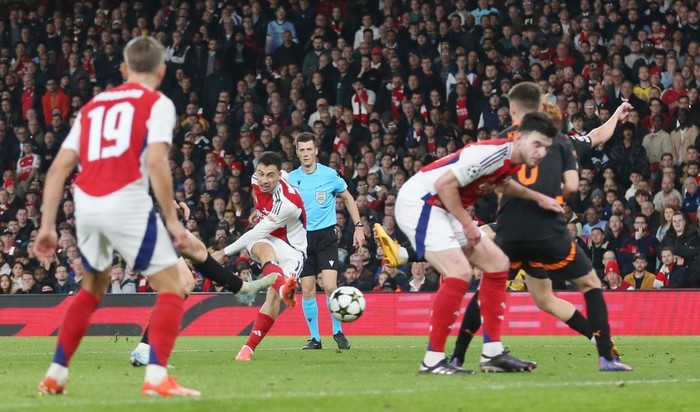 LONDON, ENGLAND - OCTOBER 22: Gabriel Martinelli of Arsenal scores to put Arsenal 1-0 ahead during the UEFA Champions League 2024/25 League Phase MD3 match between Arsenal FC and FC Shakhtar Donetsk at Emirates Stadium on October 22, 2024 in London, England. (Photo by Crystal Pix/MB Media/Getty Images)