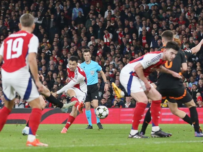 LONDON, ENGLAND - OCTOBER 22: Gabriel Martinelli of Arsenal scores to put Arsenal 1-0 ahead during the UEFA Champions League 2024/25 League Phase MD3 match between Arsenal FC and FC Shakhtar Donetsk at Emirates Stadium on October 22, 2024 in London, England. (Photo by Crystal Pix/MB Media/Getty Images)