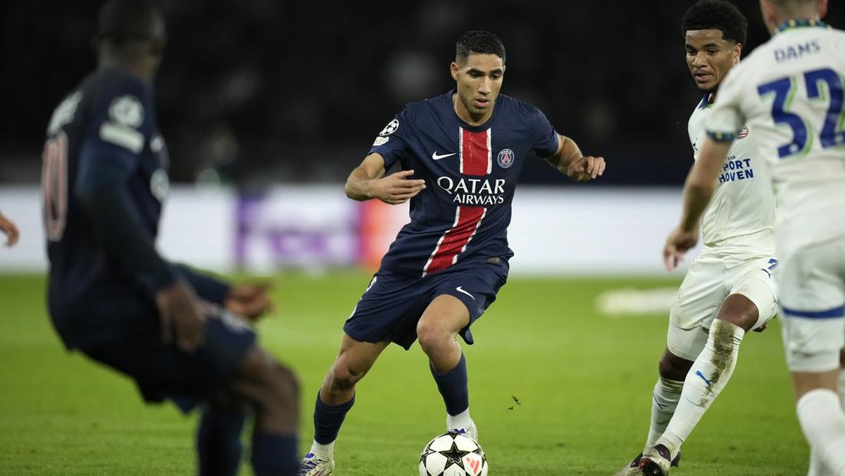 Achraf Hakimi mempunyai hasrat besar membawa PSG lolos ke final Liga Champions. (Foto: AP/Christophe Ena)