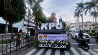 Meriahnya Pawai Maskot Pilkada 2024 di Surabaya