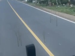 Usai Batu, Kini Bus TransJatim Bangkalan-Surabaya Dilempar Oli