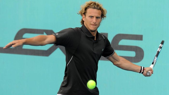 MADRID, SPAIN - MAY 08:  Uruguayan football player Diego Forlan plays tennis at La Caja Magica on May 8, 2011 in Madrid, Spain.  (Photo by Europa Press/Europa Press via Getty Images)