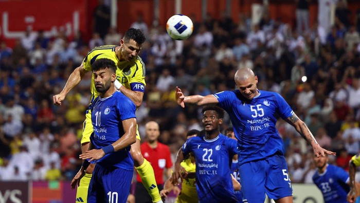 Soccer Football - Asian Champions League - Group B - Esteghlal FC v Al Nassr - Al Rashid Stadium, Dubai, United Arab Emirates - October 22, 2024 Al Nassrs Cristiano Ronaldo heads at goal REUTERS/Rula Rouhana