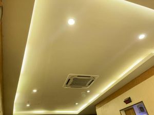 Perbedaan Plafon Drop Ceiling dan Flat Ceiling, Lebih Pilih Mana? Perbedaan Plafon Drop Ceiling dan Flat Ceiling, Lebih Pilih Mana?