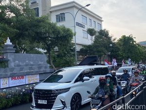 Ada Kirab Maskot Pilkada Serentak 2024, Lalu Lintas Jalan Tunjungan Macet Ada Kirab Maskot Pilkada Serentak 2024, Lalu Lintas Jalan Tunjungan Macet
