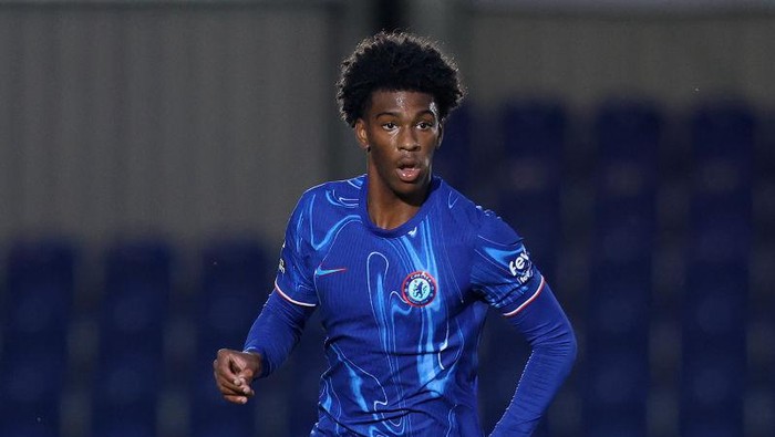 KINGSTON UPON THAMES, ENGLAND - AUGUST 23: Josh Acheampong of Chelsea U21 during the match between Chelsea U21 v Everton U21 in the Premier League 2 at Kingsmeadow on August 23, 2024 in Kingston upon Thames, England. (Photo by Crystal Pix/MB Media/Getty Images)