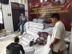 KPU Disitribusikan Alat Peraga Kampanye Pasangan Cabup-cawabup Pandeglang