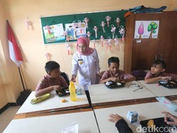 Pjs Walkot Minta Menu Uji Coba Makan Gratis SD Surabaya Lebih Variatif