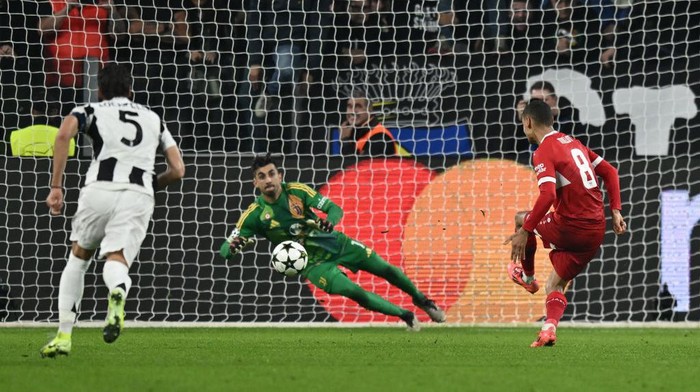 TURIN, ITALY - OCTOBER 22: Enzo Millot of Stuttgart takes a penalty kick that goalkeeper Mattia Perin of Juventus stops during the UEFA Champions League 2024/25 League Phase MD3 match between Juventus and VfB Stuttgart at Juventus Stadium on October 22, 2024 in Turin, Italy. (Photo by Image Photo Agency/Getty Images)