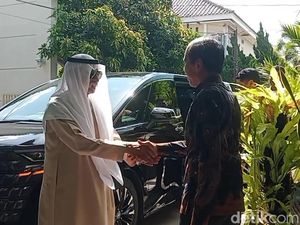 Jokowi Ditemui Menteri UEA Sheikh Al Nahyan di Solo, Bahas Apa?