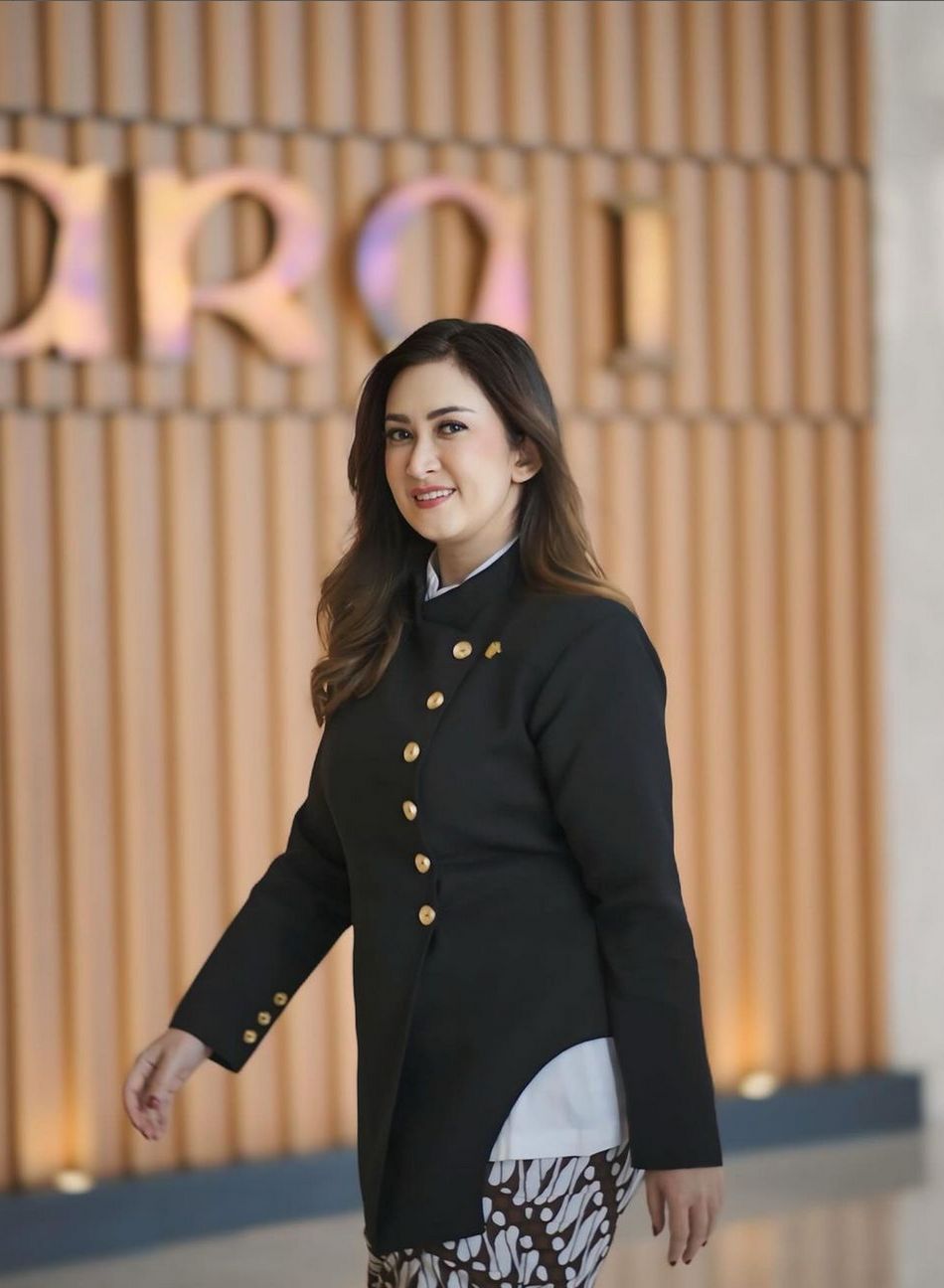 Gaya Nafa Urbach ngantor di DPR RI.