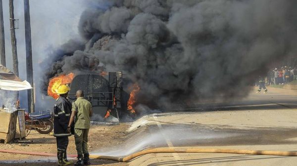 Nekat Ambil BBM dari Truk yang Terbalik, 11 Orang Tewas Terbakar