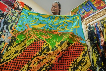 Melihat Motif Batik Abstrak Lumajang