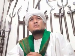 Raden Gilap Pemimpin Ritual Sumpah Pocong Wafat, Farhat Abbas Berduka